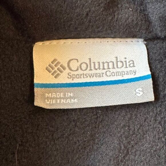 Columbia Women's Small Maroon Full Zip Puffer Vest with Velcro Closures - Picture 3 of 7